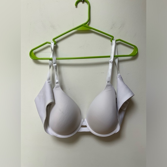 Warner’s Bra - Picture 1 of 6